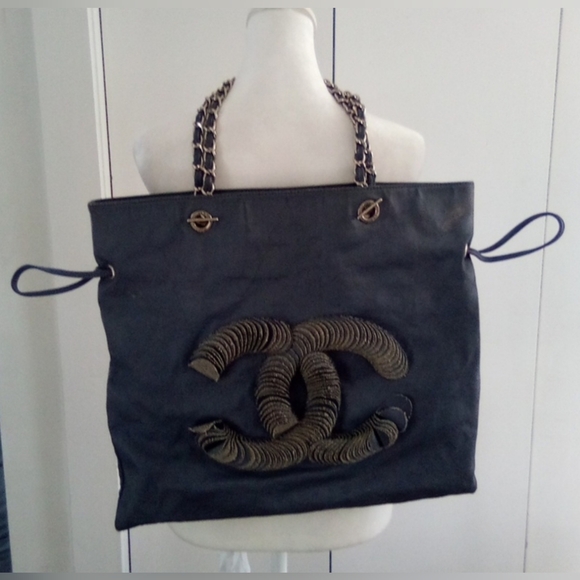 Chanel by Karl Lagerfeld, Large Bon Bon Tote Bag - Picture 14 of 15